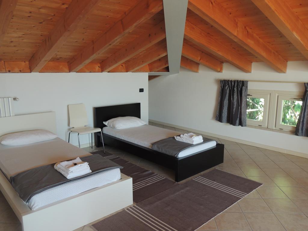 Villa Rosa Moniga del Garda Szoba fotó