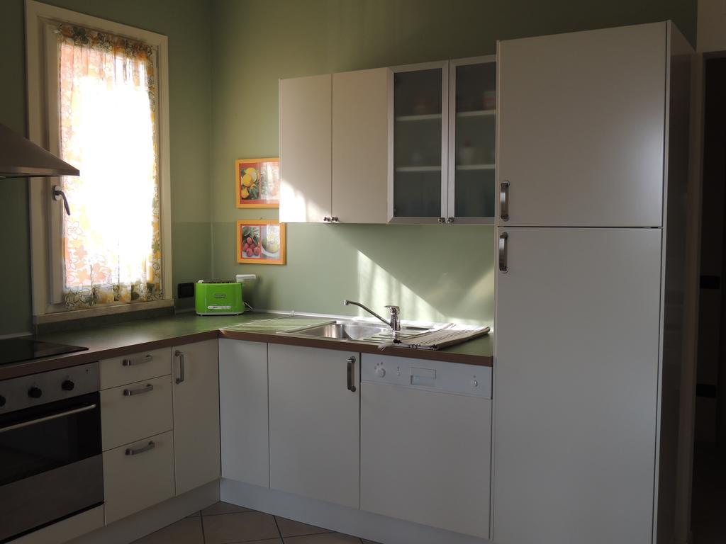 Villa Rosa Moniga del Garda Szoba fotó